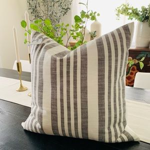 Design inspiration goose down throw pillow nwt